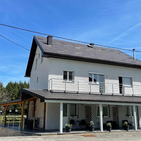 Guest House Mylan Licko Petrovo Selo Esterno foto