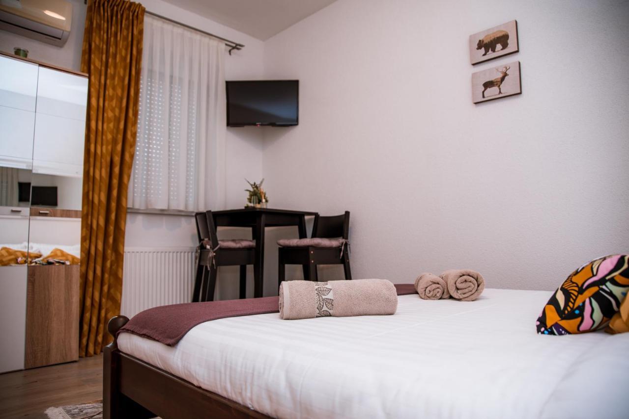 Guest House Mylan Licko Petrovo Selo Esterno foto