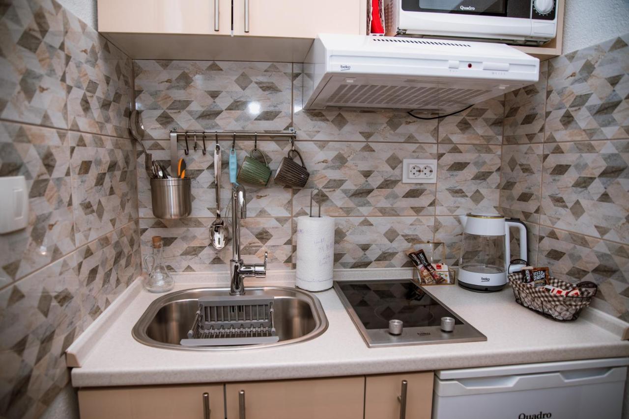 Guest House Mylan Licko Petrovo Selo Esterno foto