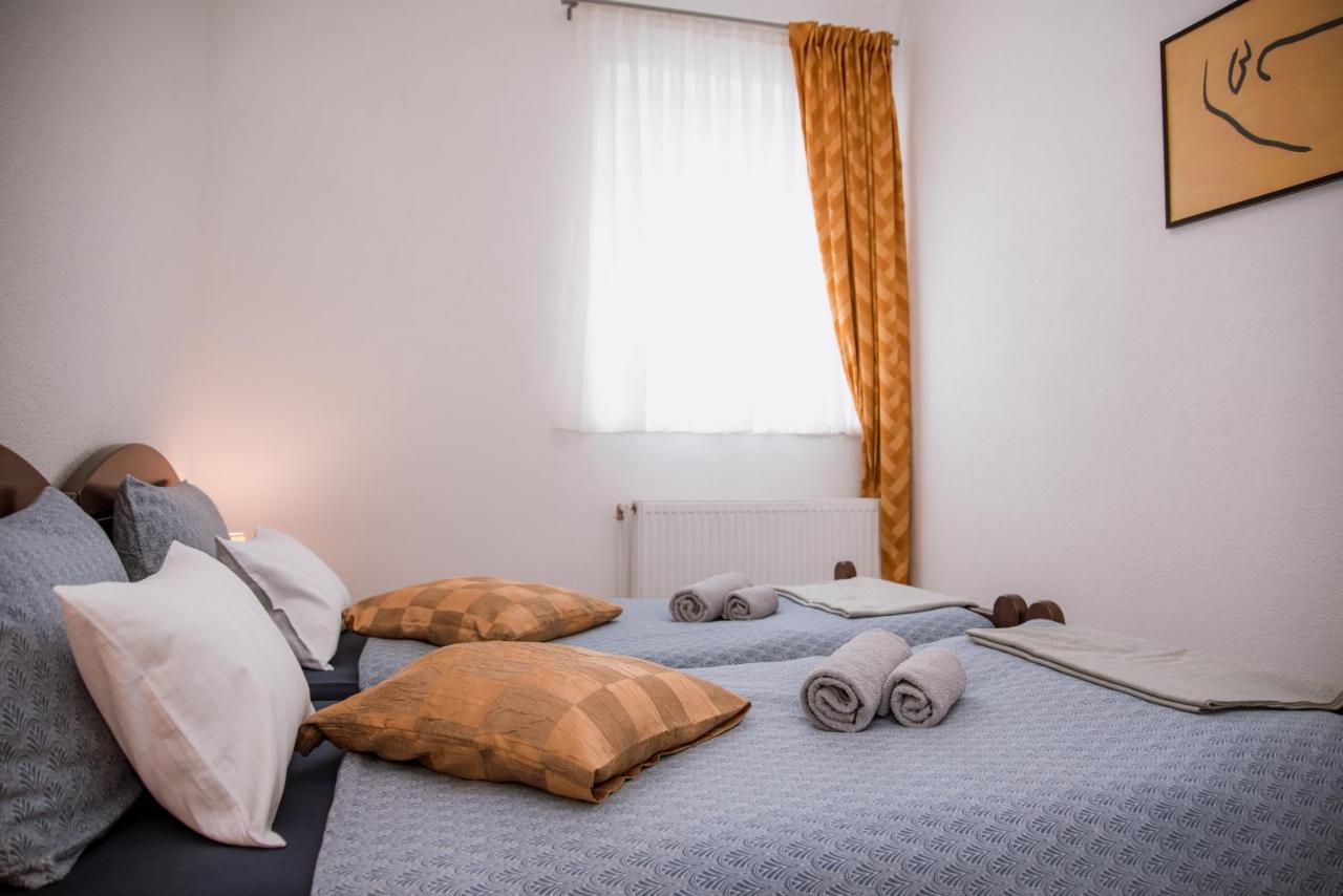 Guest House Mylan Licko Petrovo Selo Esterno foto