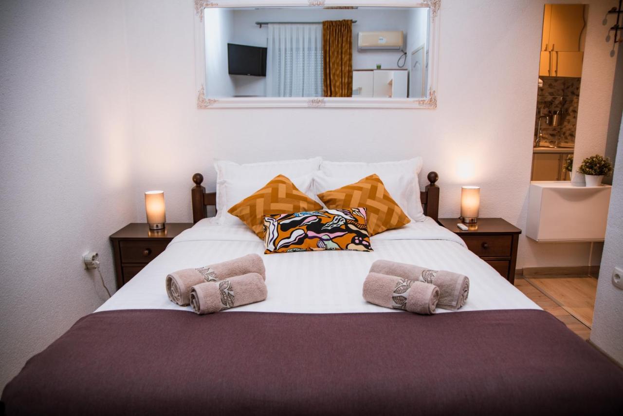 Guest House Mylan Licko Petrovo Selo Esterno foto
