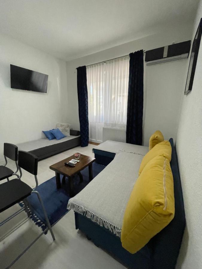 Guest House Mylan Licko Petrovo Selo Esterno foto