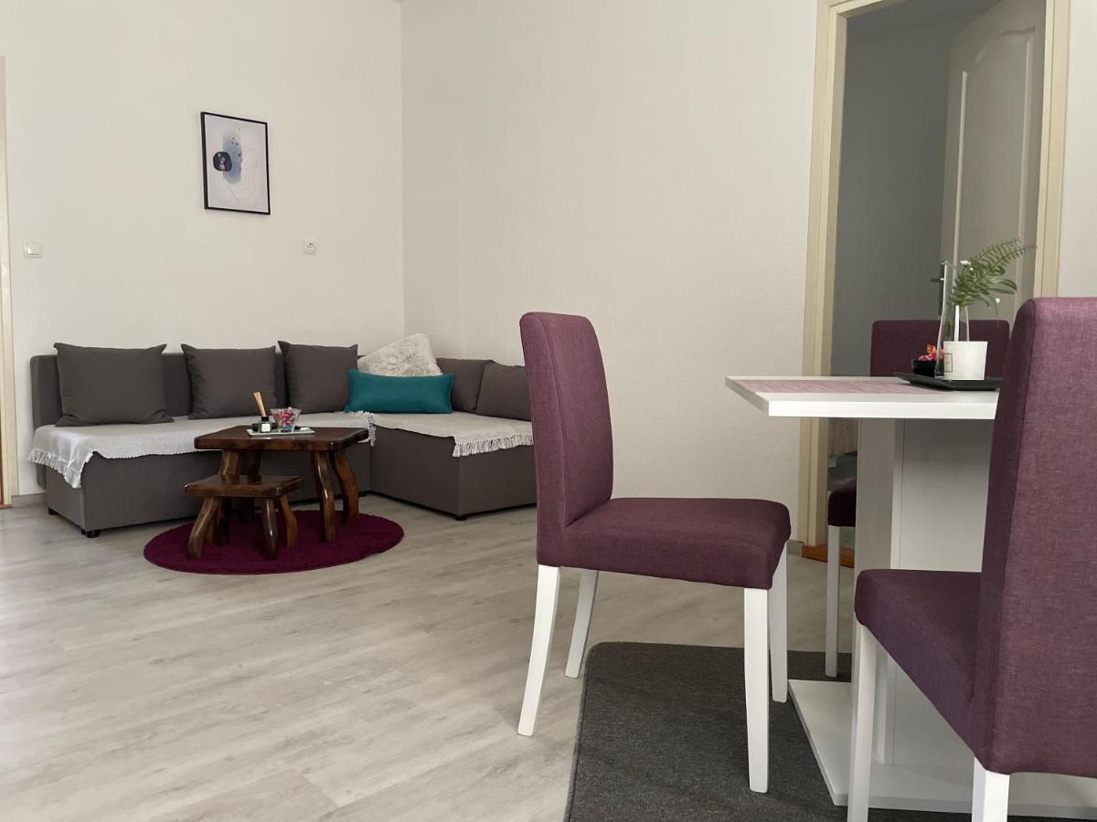 Guest House Mylan Licko Petrovo Selo Esterno foto