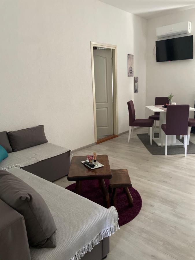 Guest House Mylan Licko Petrovo Selo Esterno foto
