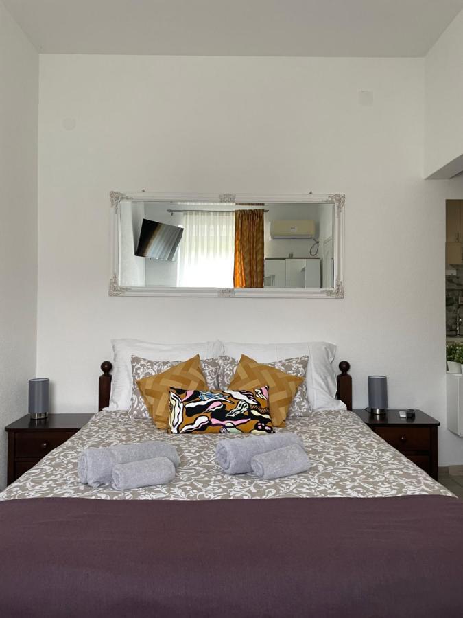 Guest House Mylan Licko Petrovo Selo Esterno foto